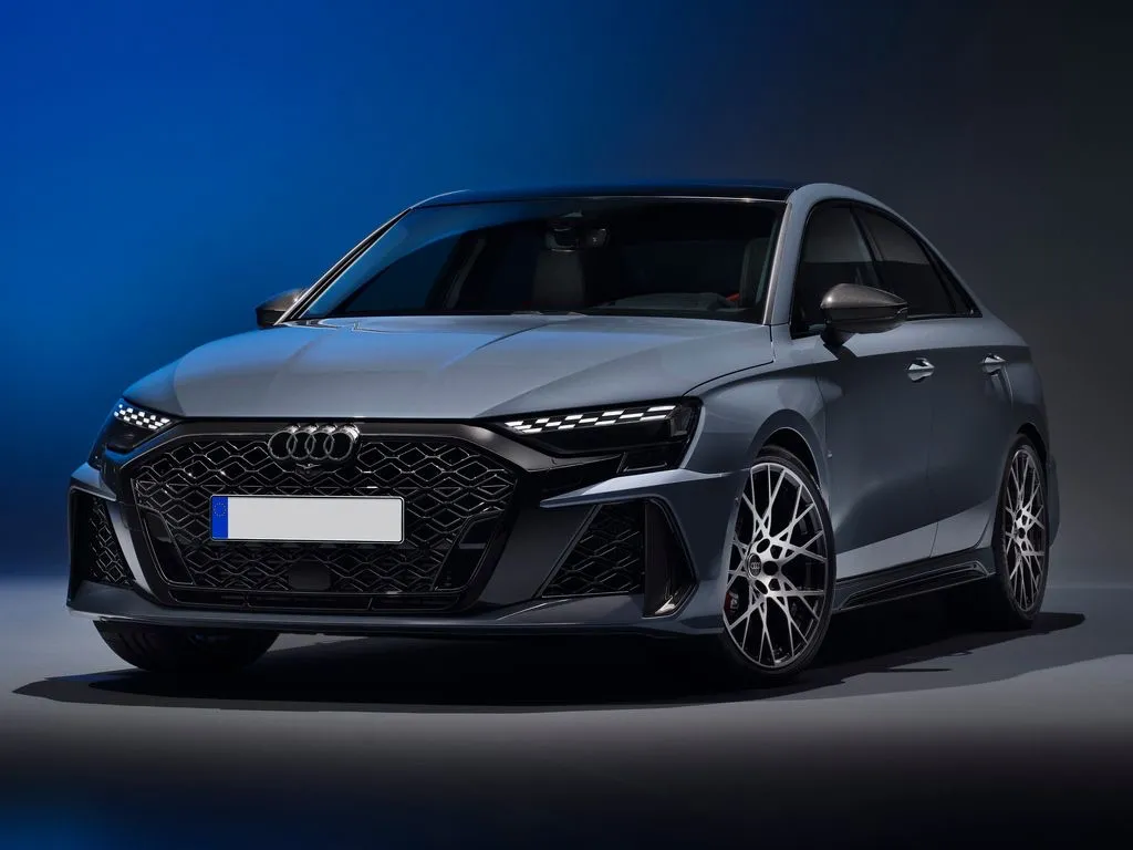 Audi RS3 berlina grigia